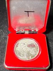 2004 MERRY CHRISTMAS ROUND 1 TROY OZ .999 FINE SILVER IN BOX