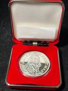 MERRY CHRISTMAS ROUND 1 TROY OZ .999 FINE SILVER IN BOX