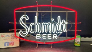 Schmidt Beer neon sign