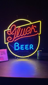 Gluek, neon sign