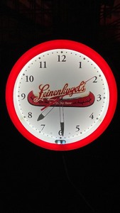 Leinenkugels clock with neon border tube