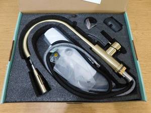 androme Single Handle Pull Down Sprayer Kitchen Faucet with Deckplate and Flexible Hose in Brushed Gold