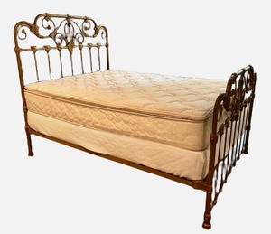LBR1 -Vintage Ornate Victorian-Style Brass Bed Frame with Bedding