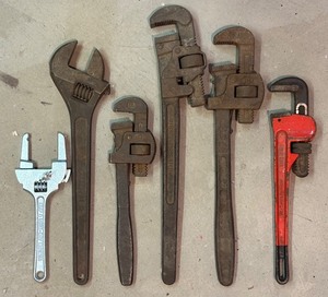 TR - Vintage Pipe & Adjustable Wrench Mixed Lot - 6 Pieces