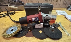 TR - Northern Industrial Tools 10-piece Multi Purpose Angle Grinder Set