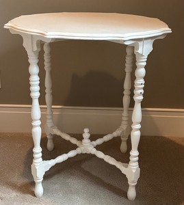 LBR1 - Victorian-Style White Spindle Side Table