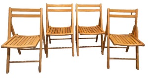 TR - Wooden Folding Chairs (Lot of 4)