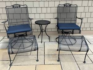 Metal Patio Conversation Set (Lot of 5)