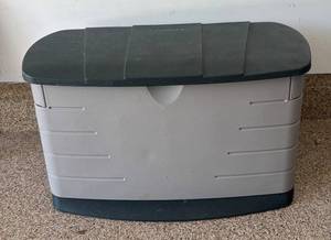 G - Rubbermaid Storage Bin