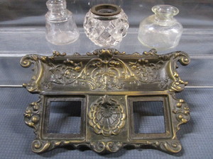 Cast Holder & Ink Bottle
