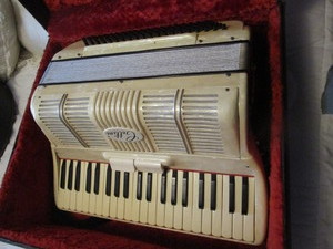 Accordion, Cellini