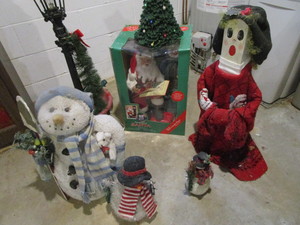 Santa, Lamp Post, Snowmen