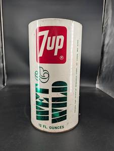 Vintage 7Up 12 Fl Oz Can Display