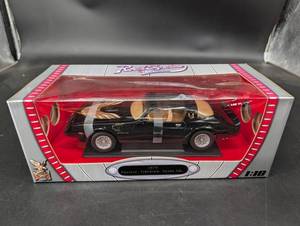 1979 Pontiac Firebird Trans Am Road Signature 118 Die-Cast Model