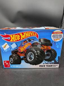 Hot Wheels Race Team Monster Truck AMT125612 125 Scale Kit