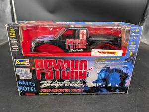 Revell Psycho Bates Motel Ford Monster Truck 125 Scale Kit