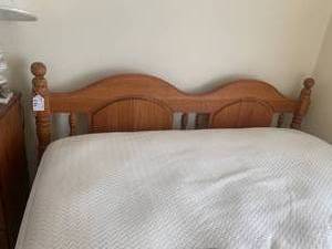 Queen size Sealy Posturepedic bed w...