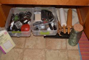 Kitchen utensils, rolling pins, pas...