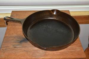 Griswold #10 cast iron fry pan...