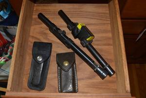 Weaver gun scopes, pocket knives...
