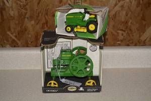 (2) Ertl 116 scale John Deere toy ...