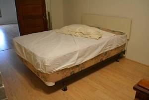 Bed set with headboard located ups...