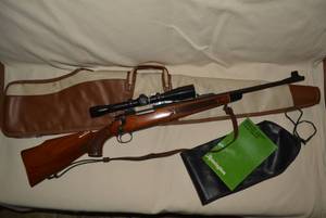 Remington Model 700 gun with scope, carrying case and booklet