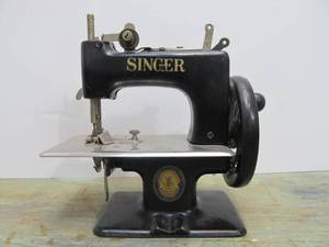 Nice Vintage SINGER Century of Sewing Service Toy Sewing Machine 1851-1951