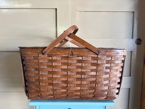 Nice Quality Large Vintage SHELTON Basket wInterior Basket