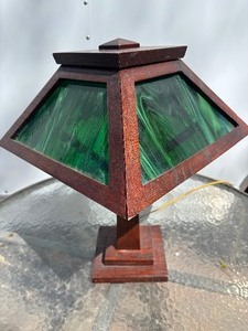 Lovely Orig Antique Arts &amp Crafts Oak Table Lamp wGreen Slag Glass Shade