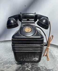Old Vintage Wall Mount Bakelite Hand Crank Beehive Telephone