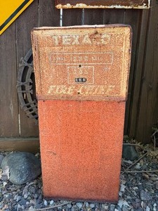Vintage Metal TEXACO Gas Pump Cabinet