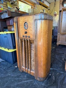 Very Nice Vintage PHILCO Floor Model Radio