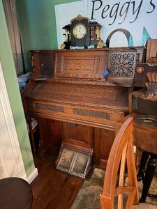 Very Nice Working Antique Oak Epworth Organ - Williams Organ Company