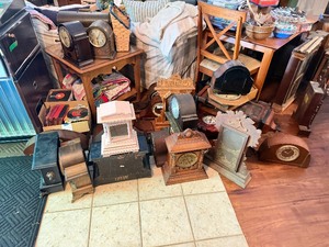 LARGE Lot of Vintage &amp Antique Mantel &amp other Clocks