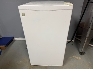GE SMR03VASWW 115 Volt Refrigerator (Tested Working) 17 34x 19 4 32