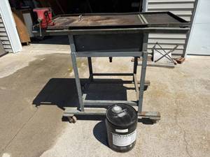 Rolling Parts Cleaner with Vice & 2 Gallons of Cleaning Solution