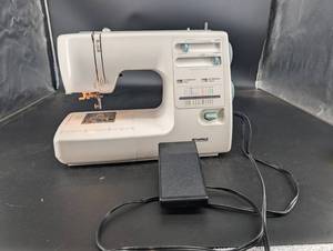 Kenmore Sewing Machine Model 385.16221301 With Foot Pedal