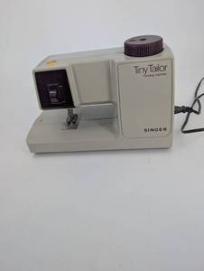Mending Machine - Singer Tiny Tailor 1100A