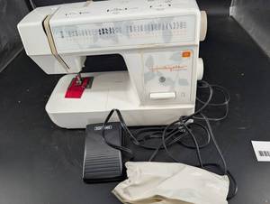 Husqvarna Viking HUSKYSTAR E20 Sewing Machine