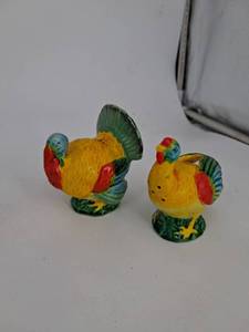 Vintage Ceramic Turkey Salt & Pepper Shakers made in Japan