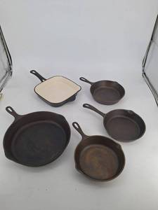 Cast Iron Skillet Set (Lot of 5)