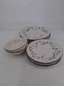 Pfaltzgraff Winterberry & Assorted Decorative Dinnerware Mixed Lot