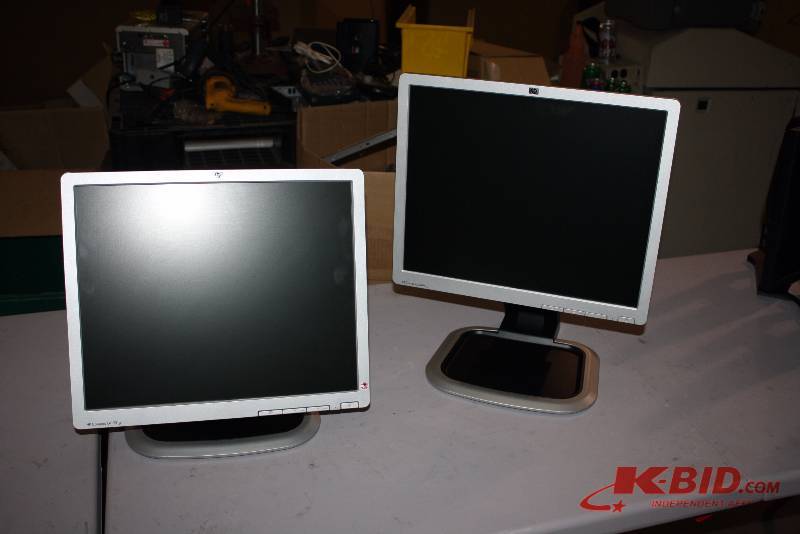 Lot of (2) 19 HP Compaq Computer Monitors Adjustable Bases Flat Screen LA1951G HSTND2751-C.