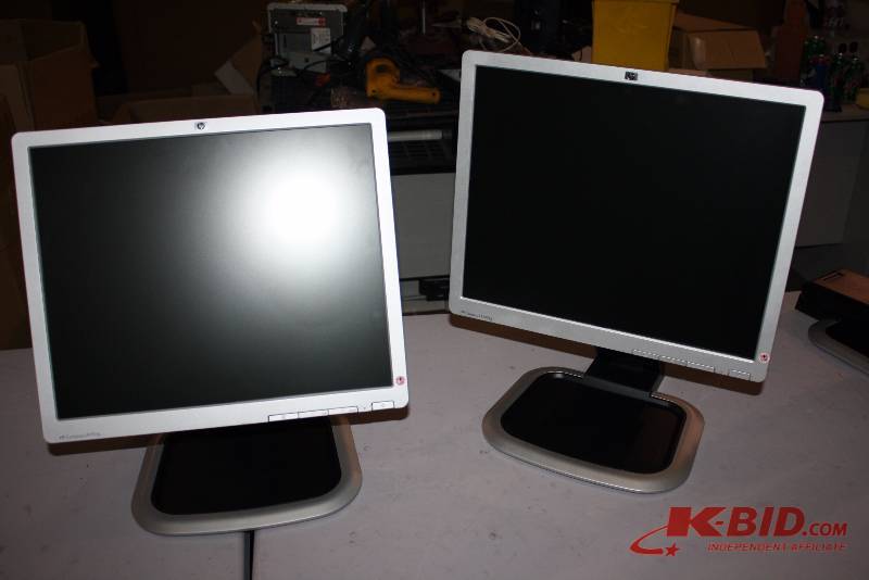Lot of (2) 19 HP Compaq Computer Monitors Adjustable Bases Flat Screen LA1951G HSTND2751-C.