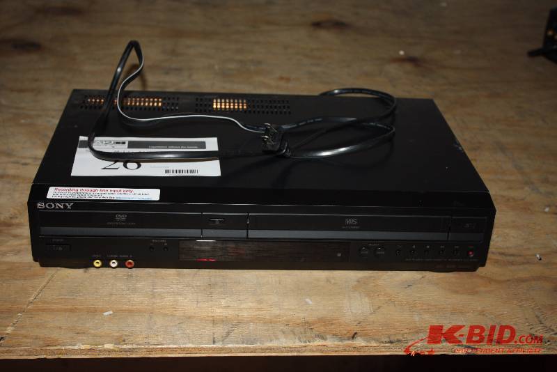 Sony DVD PlayerVideo Cassette Recorder Model SLV-D380P 8A 25W.