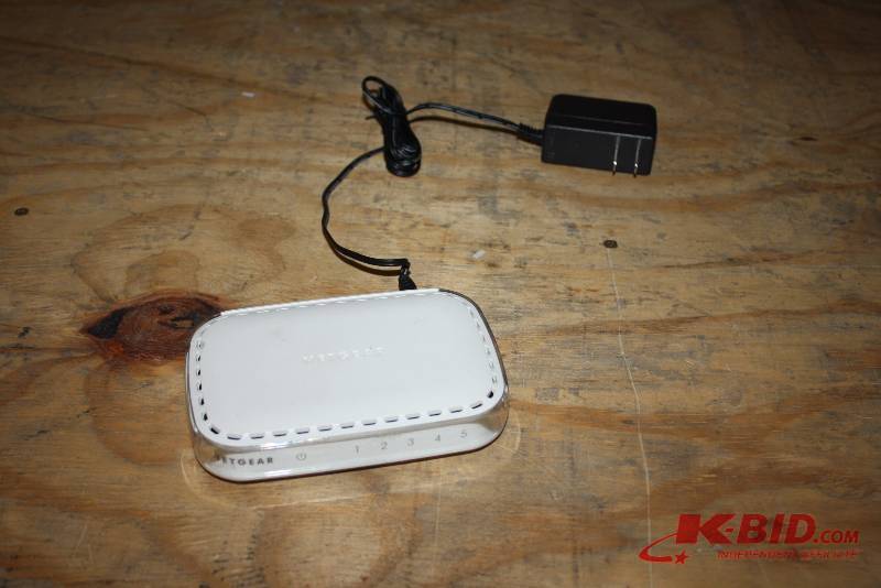 Netgear 5 Port 10100 Mbps Switch FS605v3.
