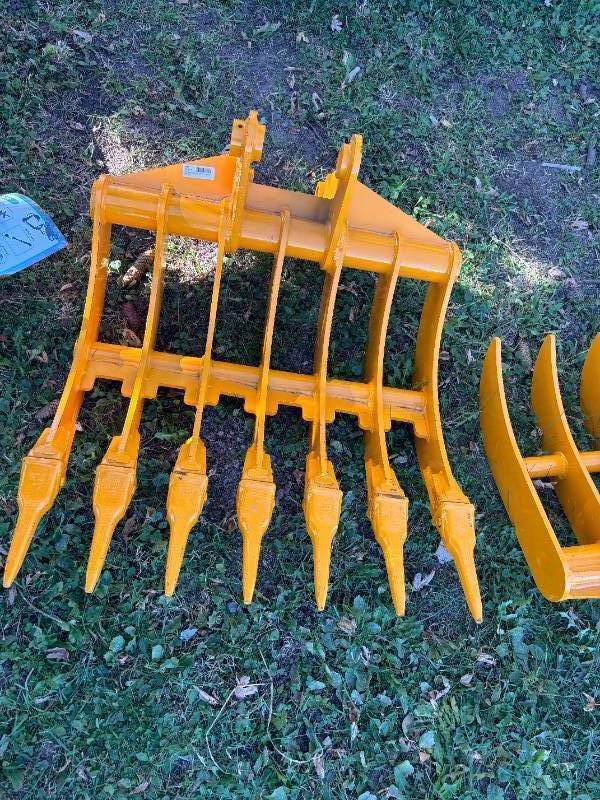 FUTURE CAT305 Excavator Rake with Teeth, 32 Inches