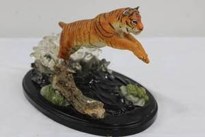 Lenox River of the Tiger Tiger Figurine 2003 (Tail Broken)