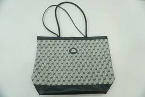 Womens Tote Purse. AV